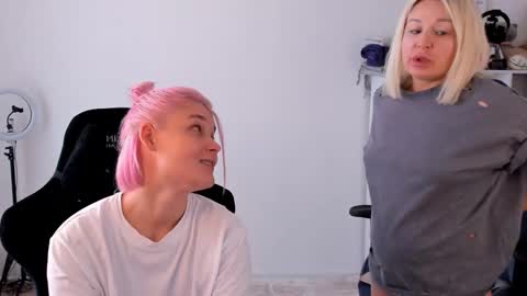 Nessie and Jessie online show from September 2025 10:30:02 AM