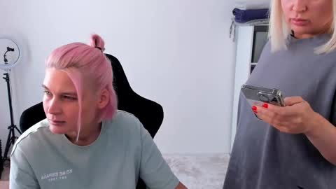 Nessie and Jessie online show from September 2025 10:53:02 AM