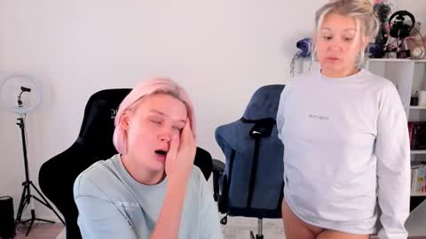 Nessie and Jessie online show from October 2025 10:58:02 AM