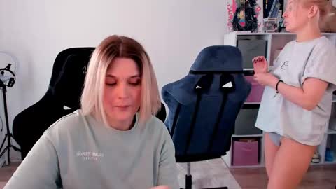 Nessie and Jessie online show from March 2026 12:44:02 PM