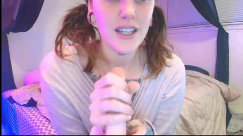 Snapshot of hotwetfreak chatting on December 2025 05:17:02 AM Lili Vixen online show from December 2025 05:17:02 AM