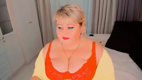 Snapshot of huge_booobs chatting on December 2024 06:46:02 PM milli online show from December 2024 06:46:02 PM