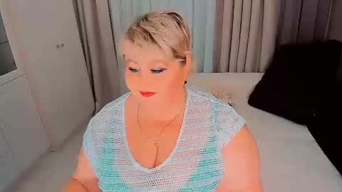 Snapshot of huge_booobs chatting on December 2024 05:25:01 PM milli online show from December 2024 05:25:01 PM