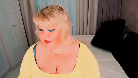 Snapshot of huge_booobs chatting on March 2025 03:05:01 PM milli online show from March 2025 03:05:01 PM