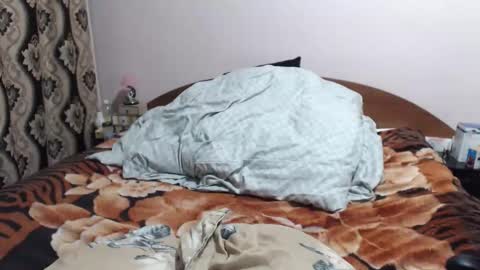 hugeassdevil online show from October 2025 02:52:01 PM