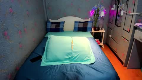 Snapshot of hugecock_emma chatting on January 2025 06:24:01 PM hugecock_emma online show from January 2025 06:24:01 PM