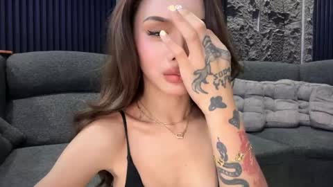 Tine Castillo online show from April 2026 06:18:01 AM