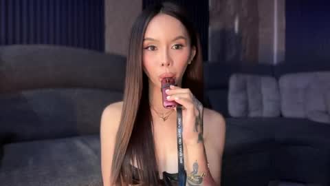 Tine Castillo online show from April 2026 09:15:01 AM