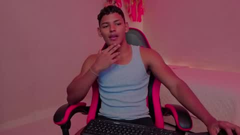Snapshot of hugo_cano chatting on May 2026 02:09:02 AM Hugo Cano online show from May 2026 02:09:02 AM