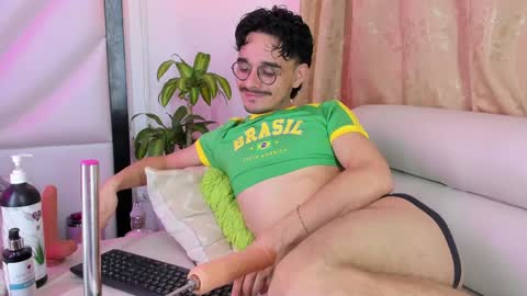 Snapshot of hugo_cooper chatting on January 2025 05:25:02 AM HUGO online show from January 2025 05:25:02 AM