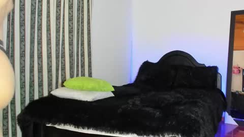 Snapshot of hugo_cooper chatting on October 2025 07:42:02 AM HUGO online show from October 2025 07:42:02 AM