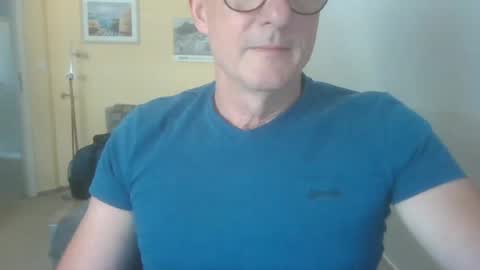 Snapshot of hundeleine chatting on June 2026 07:43:01 AM hundeleine online show from June 2026 07:43:01 AM