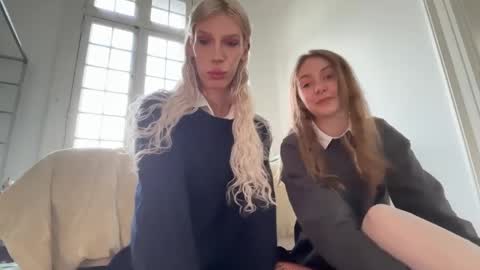 Snapshot of hung_angel_xxl chatting on April 2026 02:25:01 PM Alice help me reach 100 likes online show from April 2026 02:25:01 PM