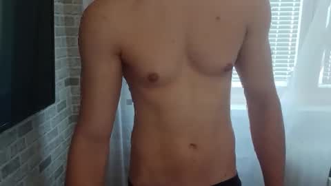 hungandstrong00 online show from June 2026 10:15:01 AM