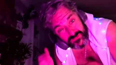 Snapshot of hungitalian40 chatting on June 2026 08:43:02 PM hungitalian40 online show from June 2026 08:43:02 PM