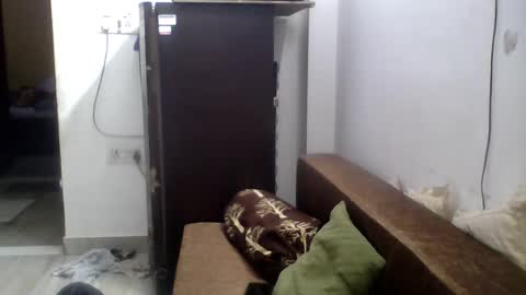 hunkster102 online show from November 2025 12:05:01 PM