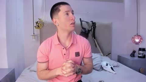 hunterheat_ online show from November 2025 11:45:01 AM