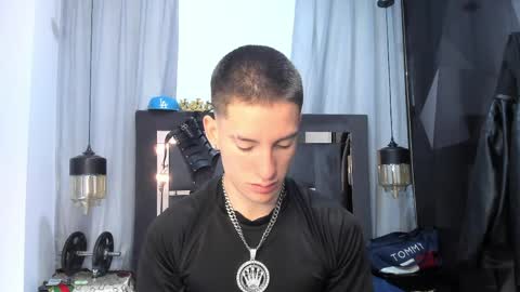 hunterheat_ online show from April 2026 01:27:02 PM