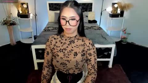 HELLO HANNAH IS BACK online show from November 2025 03:39:02 AM