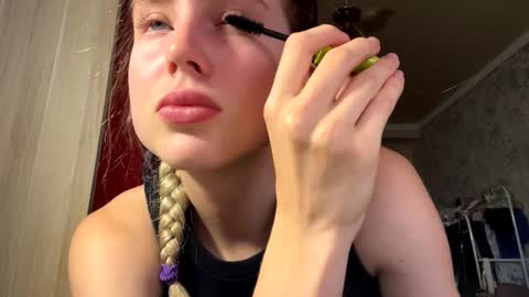 Snapshot of huongbaldinger chatting on November 2025 12:38:02 PM Gloria online show from November 2025 12:38:02 PM