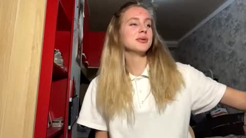 Snapshot of huongbaldinger chatting on December 2025 02:48:01 PM Gloria online show from December 2025 02:48:01 PM