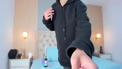 hxxyro online show from March 2026 01:33:01 PM