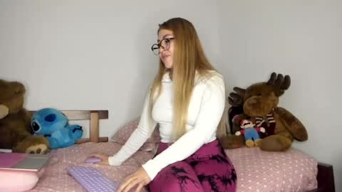 Hyun Joo online show from April 2026 10:01:01 PM