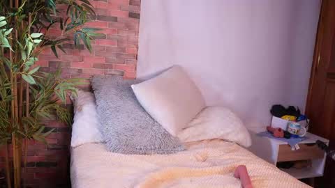 Snapshot of i_am_lucy1 chatting on February 2025 09:31:01 AM Lucy online show from February 2025 09:31:01 AM