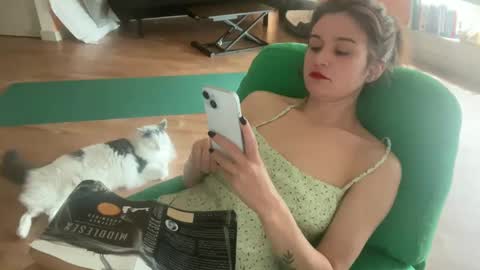 Snapshot of i_love_olive chatting on September 2025 08:19:01 PM Olive online show from September 2025 08:19:01 PM