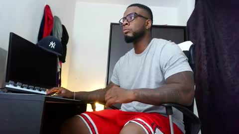 Mr H Independent model online show from February 2026 01:58:02 AM