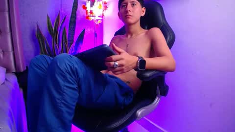 Snapshot of iam_smiths chatting on March 2026 01:06:02 PM I A M S M I T H S online show from March 2026 01:06:02 PM