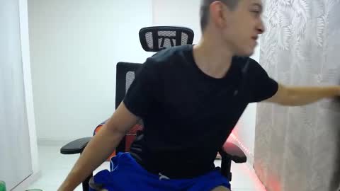 iam_yourbabyprincess_xd online show from December 2024 05:31:01 AM