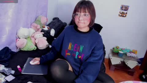 Snapshot of iam_zoechan chatting on January 2025 03:43:01 AM Zoe 3 online show from January 2025 03:43:01 AM