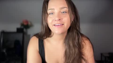 Snapshot of iamcrystalann chatting on October 2025 06:03:01 AM Crystal online show from October 2025 06:03:01 AM