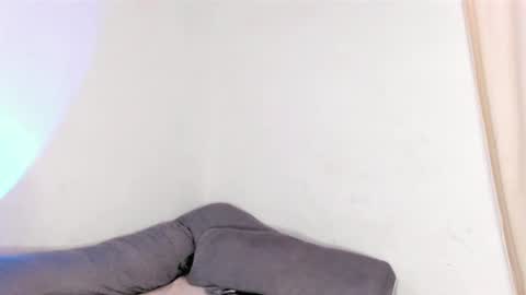 Lara online show from December 2025 05:18:02 PM