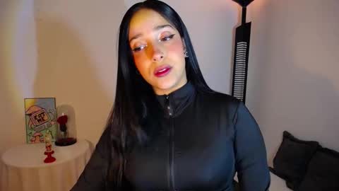 Snapshot of iamroxanne chatting on November 2025 01:49:01 AM Camila online show from November 2025 01:49:01 AM