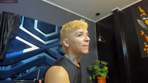 IAN CASTILLO online show from January 2026 11:14:02 AM