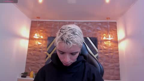 IAN CASTILLO online show from February 2026 11:17:01 AM