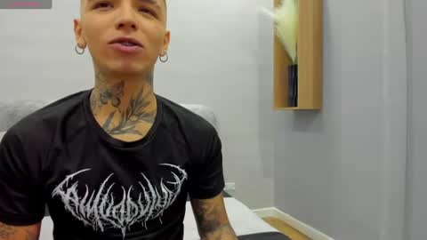 Snapshot of ian_castillo_ chatting on June 2026 11:11:02 AM IAN CASTILLO online show from June 2026 11:11:02 AM