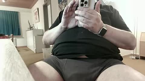 iandy12 online show from March 2025 06:16:01 PM