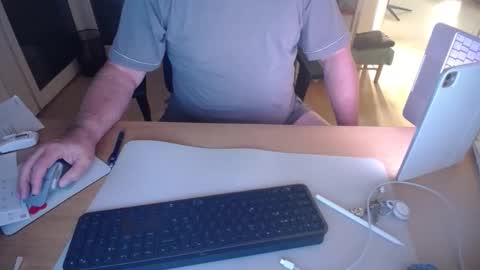 iandy12 online show from September 2025 10:10:02 PM