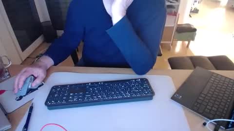 iandy12 online show from April 2026 09:49:02 PM