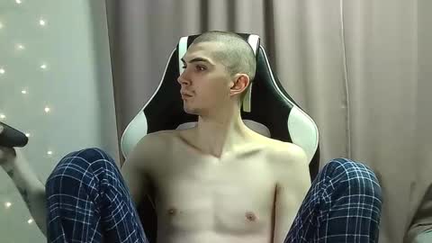 MAX online show from January 2025 08:01:01 AM