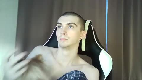 MAX online show from February 2025 12:11:02 PM