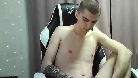 MAX online show from February 2025 07:00:01 PM