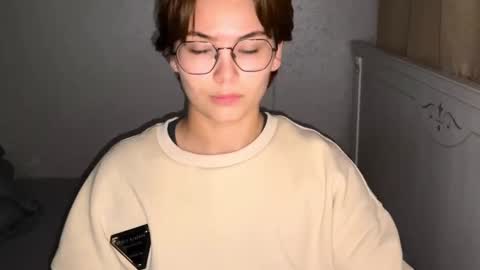 Ksenia online show from October 2025 11:27:01 AM