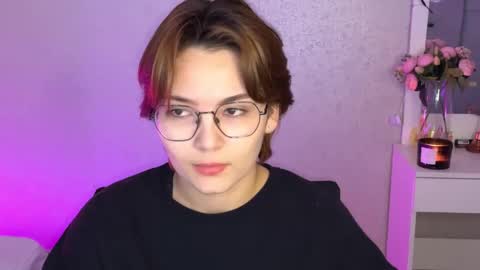 Ksenia online show from November 2025 05:04:02 PM