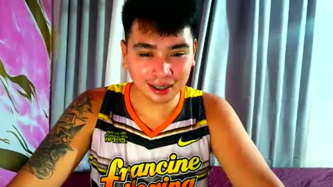 Snapshot of iconic_vince chatting on October 2025 12:27:01 PM iconic_vince online show from October 2025 12:27:01 PM