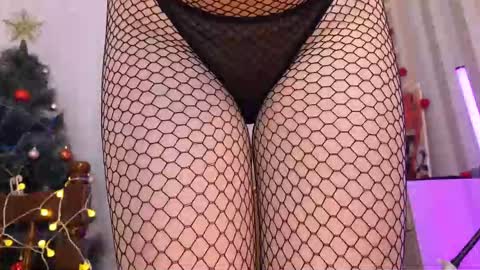 Emmy  help me reach 100 thumbs up online show from January 2026 09:28:02 PM