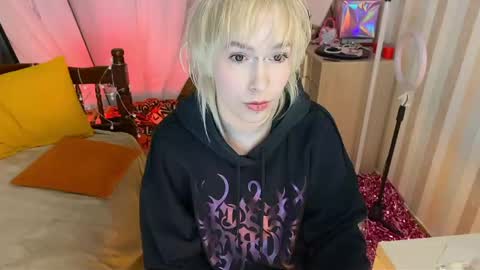 Emmy  help me reach 100 thumbs up online show from March 2026 07:28:01 PM